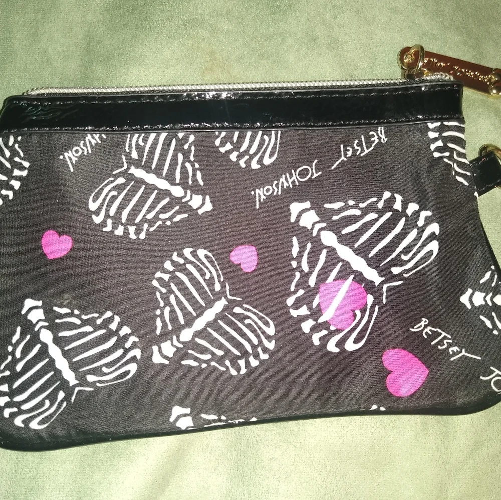 Betsey Johnson Wristlet Ribcage Heart Print EUC Black Patent Leather Trim